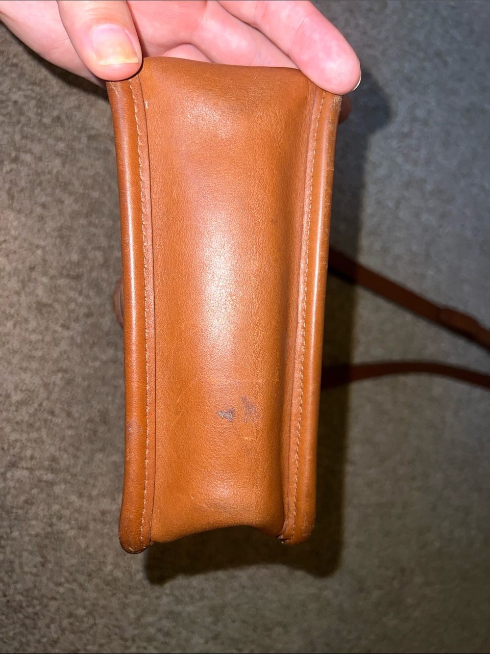 Coach 1998 Willis Crossbody Station Bag in Tan - Picture 3 of 11